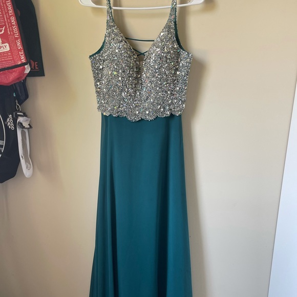 EVA Long Homecoming/Prom Dress - Picture 4 of 15